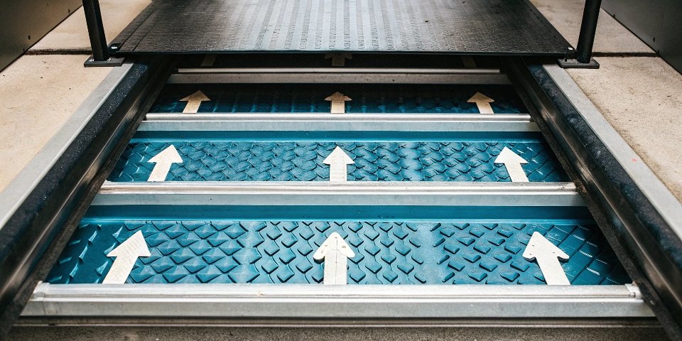 Load Cell Distribution Calculation Diagram showing load distribution on a four-cell platform scale