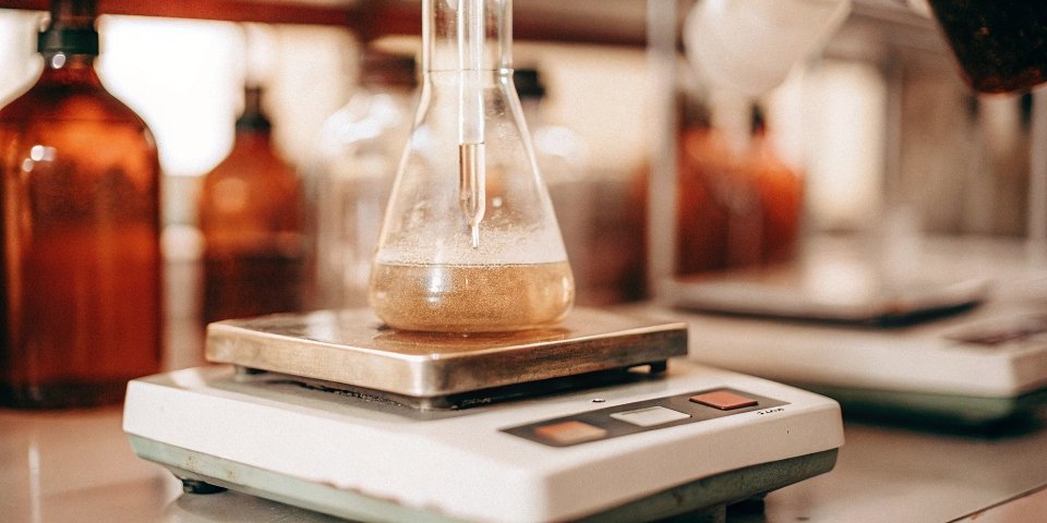 Purpose of a precision scale A laboratory scale measuring a chemical substance