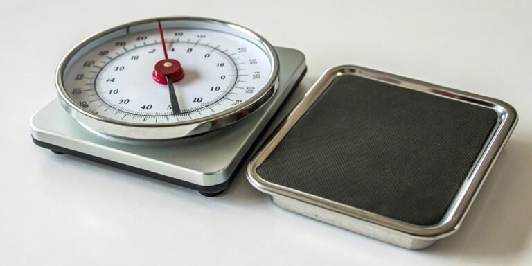 How do analog and digital scales work?