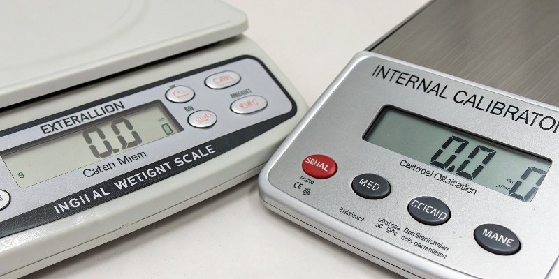 Internal vs External Calibration Side-by-side comparison of a scale with an internal calibration button versus a settings menu.