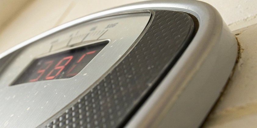 Common weighing scale problems A close-up of a scale's digital display showing a drifting number