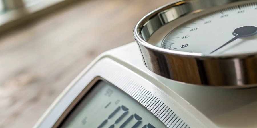 High Static Sensitivity A close-up shot of a digital scale's display, showing a steady and precise weight reading.