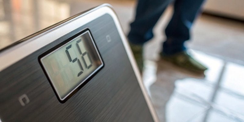 Scale Displaying an Error Code A close-up of a scale's digital display showing an error code