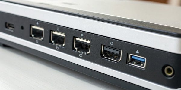 Counting Scale Features to Look For A close-up on the feature panel of a high-quality counting scale, showing ports and battery indicator