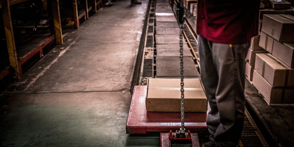 Our company needs to repeatedly weigh the same type of box. Is there a way to avoid pressing the “tare” button every time?