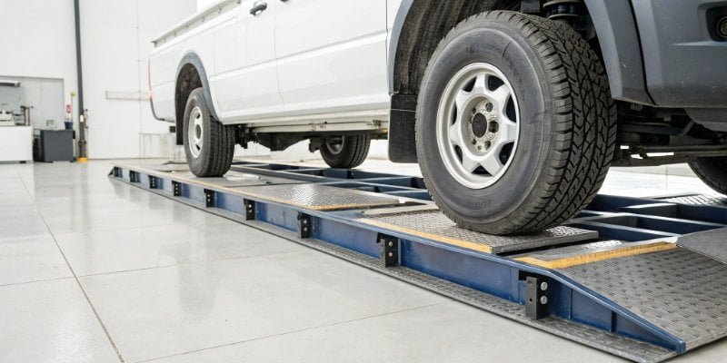 A a diagram showing truck axles driving over an axle scale platform one by one