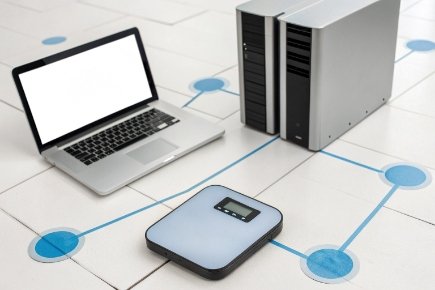 Smart Scale Connectivity A diagram showing a smart scale connected to the cloud, a computer, and a tablet, illustrating its connectivity.