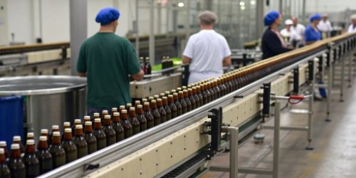 Labeling Station Bottleneck A production line with a bottleneck at the labeling station