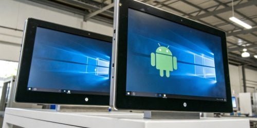 An industrial smart scale displaying both Android and Windows logos on a split screen