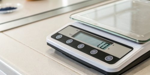 Scale Features for Precise Allergen Labeling A close-up of a scale's screen showing a successful ERP connection status