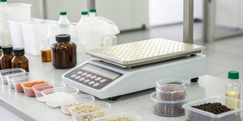 Can a label printing scale be used for quality control labeling and sample tracking?