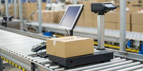 How does integrating a scanner with your label printing scale create a closed-loop system?