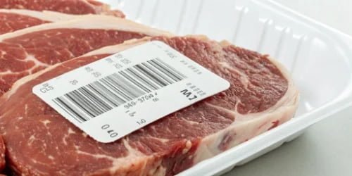 A perfectly compliant meat label with barcode and weight information